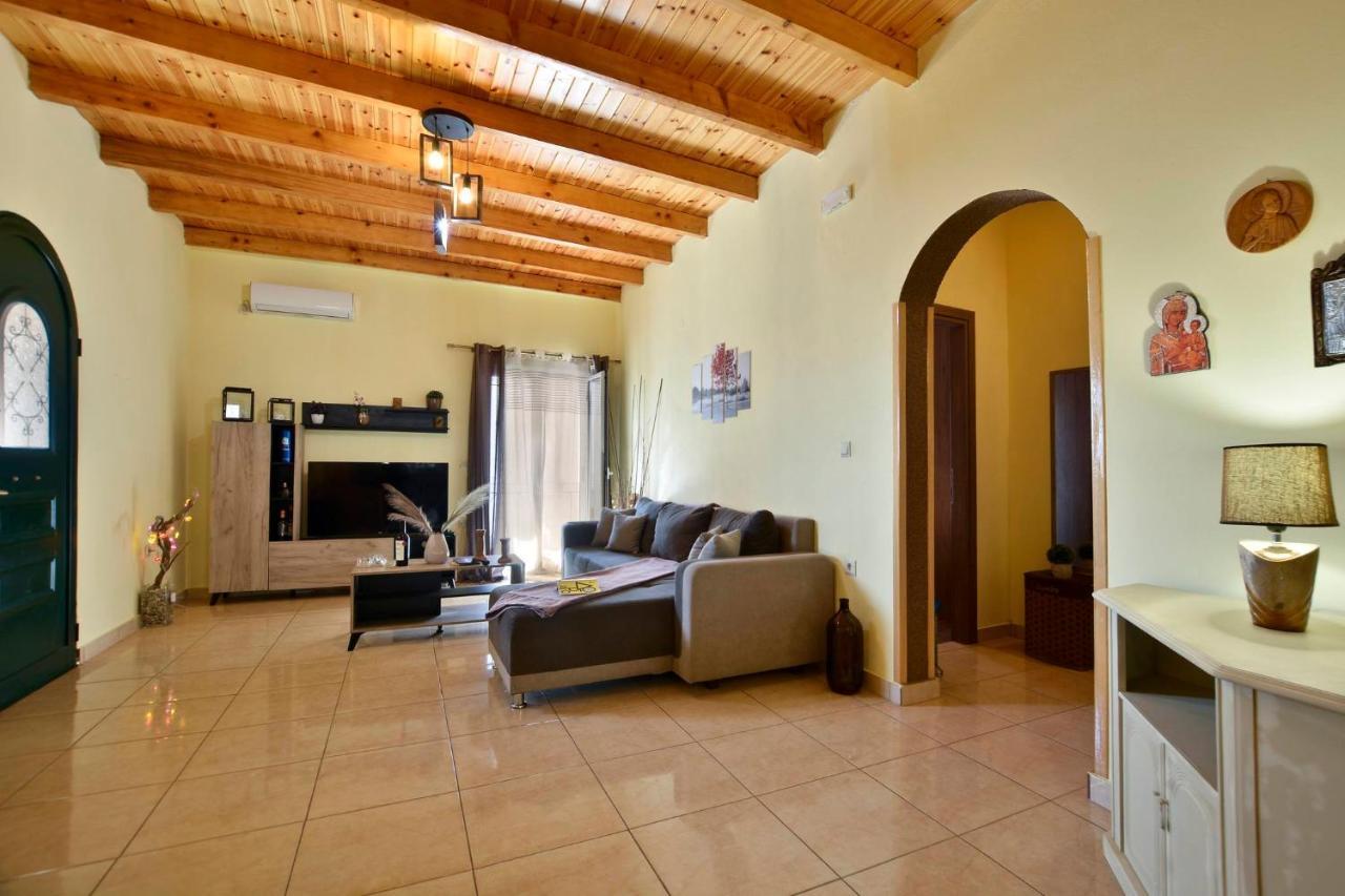 Sia'S Holiday Home Ágios Matthaíos Esterno foto